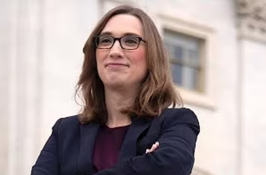 חבר הקונגרס הטרנסג'נדר שרה מקברייד. | מסך מיוטיוב חבר הקונגרס הטרנסג'נדר שרה מקברייד. | מסך מיוטיוב