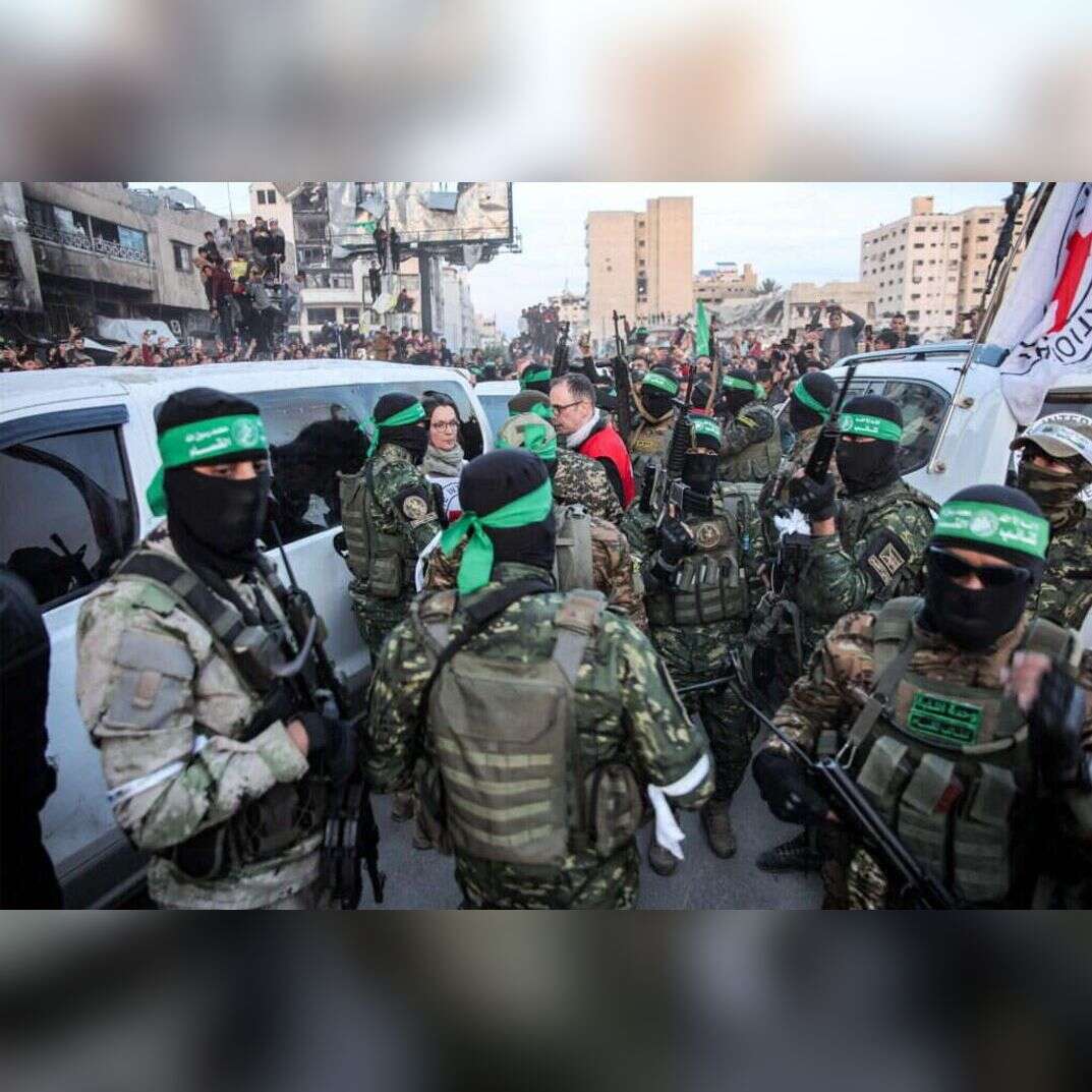 מחבלי חמאס ברצועת עזה חוגגים את הפסקת האש. | AFP מחבלי חמאס ברצועת עזה חוגגים את הפסקת האש. | AFP