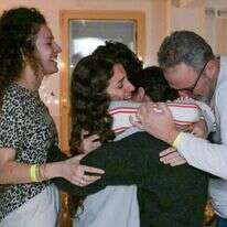 רגעי האיחוד המרגש של החטופות ומשפחותיהן. | דובר צה"ל