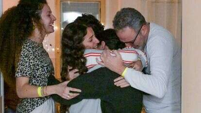 רגעי האיחוד המרגש של החטופות ומשפחותיהן. | דובר צה"ל