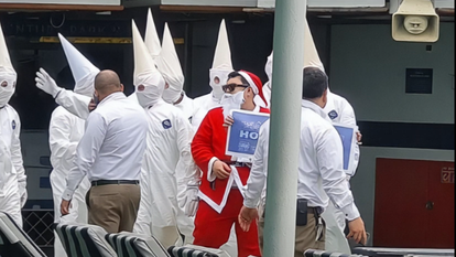 צוות הספינה מחופש ל"גלידות". | מסך מיוטיוב צוות הספינה מחופש ל"גלידות". | מסך מיוטיוב