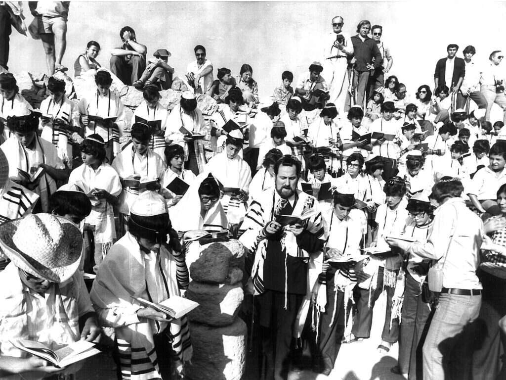 עם נערי בר־מצווה באתר מצדה. | באדיבות המשפחה