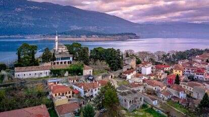 העיר יאנינה. | שאטרסטוק