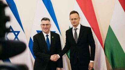 שר החוץ גדעון סער 
 עם שר החוץ של הונגריה, פטר סיירטו. | Ministry of Foreign Affairs and Trade to Hungary