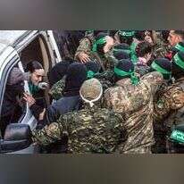 סרטון תעמולה שמשחזר את טראומת החטיפה. שחרור החטופות ביום ראשון. | גטי אימג'ס