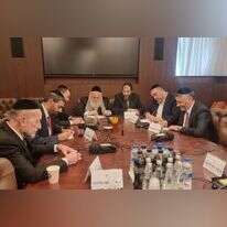 שרי ש"ס ויהדות התורה מכינים את פתקי ההצבעה על העסקה לפני כניסת השבת. | מיכאל שמש