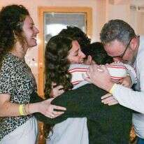 משפחת גונן במפגש עם רומי. | מעיין טואף, לע"מ