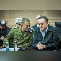 שר הביטחון כ"ץ וראש אכ"א אלוף דדו בר־כליפא בדיון על חוק הגיוס בוועדת חוץ וביטחון, שלשום. | יונתן זינדל, פלאש 90