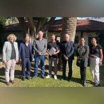 מימין לשמאל: עו"ד הנרייט פיין נציגת ברוך שיינברג, עמית גבע כרמלי סמנכ"ל קשרי חוץ בארגון למענכם, פרופ' יוסי פרס נשיא ארגון למענכם, ברוך שיינברג, נשיא אוניברסיטת רייכמן בועז גנור, יו"ר ארגון למענכם יוסי ערבליך וד"ר מירי מזרחי, מנהלת הפקולטה לרפואה.