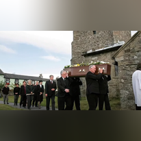 לווייתה של "גברת הגבעות". | מסך מיוטיוב