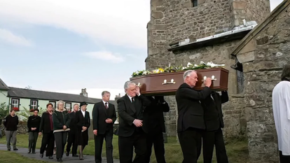 לווייתה של "גברת הגבעות". | מסך מיוטיוב