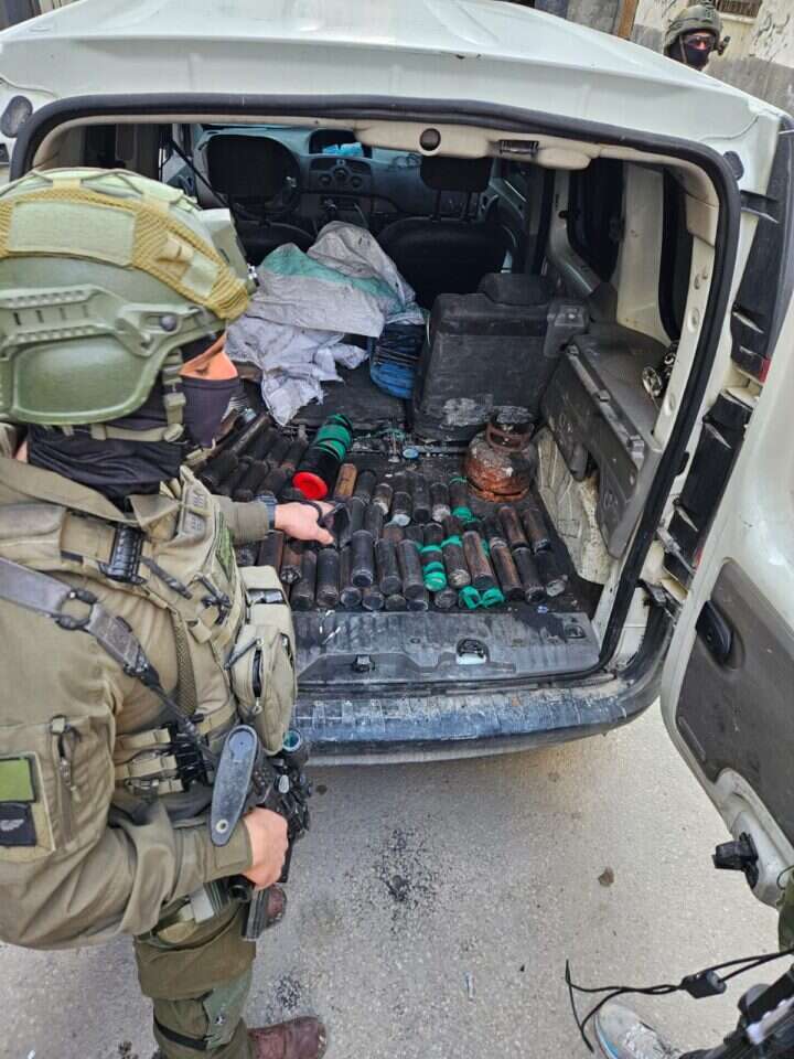 המטענים שהתגלו ברכב במסגרת המבצע בג'נין