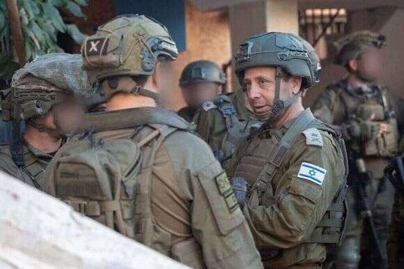 אלוף פיקוד המרכז אבי בלוט בג'נין במבצע "חומת ברזל". | דובר צה"ל
