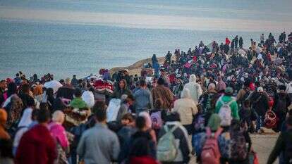 עזתים שבים לבתיהם בצפון רצועת עזה | עלי חסן, פלאש 90