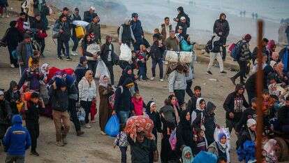 תושבי צפון רצועת עזה שבים לביתם. | אלי חסן, פלאש 90
