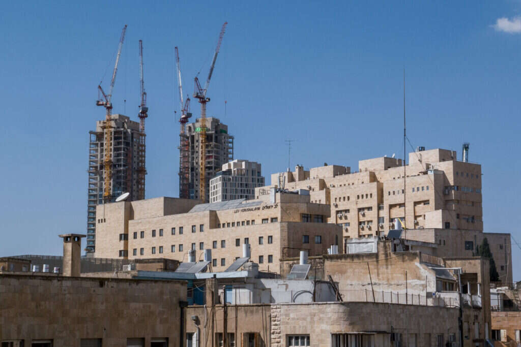 2025: השנה שבה היו יותר דירות מאי־פעם – ופחות קונים מאי־פעם