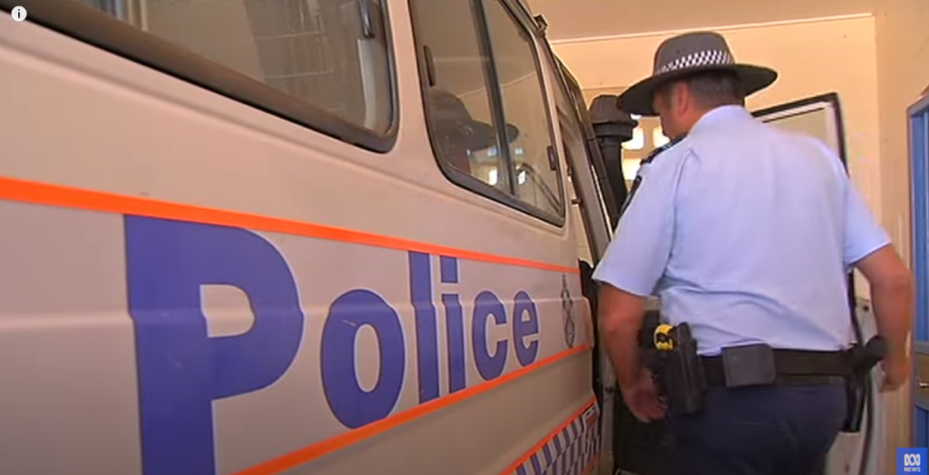 שוטרים באוסטרליה. | מסך מיוטיוב