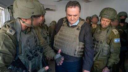 שר הביטחן ישראל כץ במחנה הפליטים ג'נין, במהלך מבצח חומת ברזל | אריאל חרמוני, משרד הביטחון. שר הביטחן ישראל כץ במחנה הפליטים ג'נין, במהלך מבצח חומת ברזל | אריאל חרמוני, משרד הביטחון.