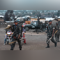 חיילי צבא קונגו בגומה. | מסך מיוטיוב