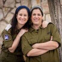 קמ"א במיל' שירה כץ וסמל במיל' ליאור בן־הרוש. | אריק סולטן