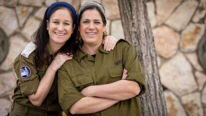 קמ"א במיל' שירה כץ וסמל במיל' ליאור בן־הרוש. | אריק סולטן