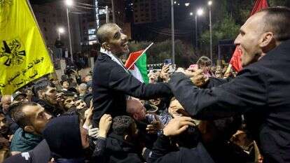 חוגגים את שחרור זכארייה זביידי ברמאללה. | AFP