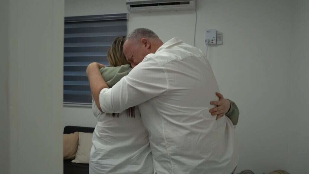 אגם ברגר ברגעי המפגש עם משפחתה. | דובר צה"ל