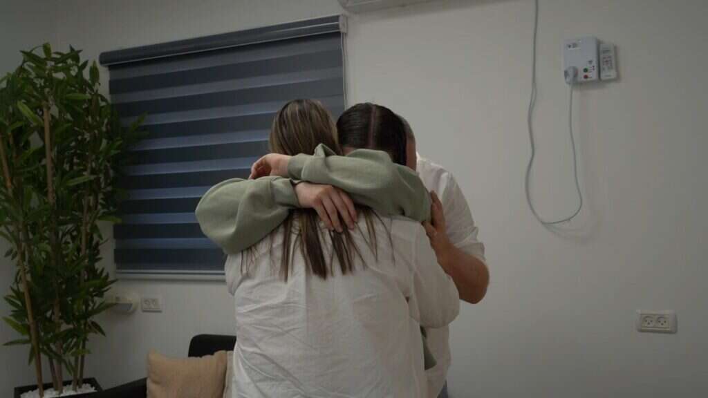 אגם ברגר ברגעי המפגש עם משפחתה. | דובר צה"ל