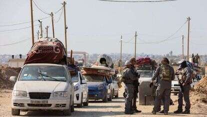 בדיקת מכוניות עזתיות בציר נצרים. | איי.אף.פי