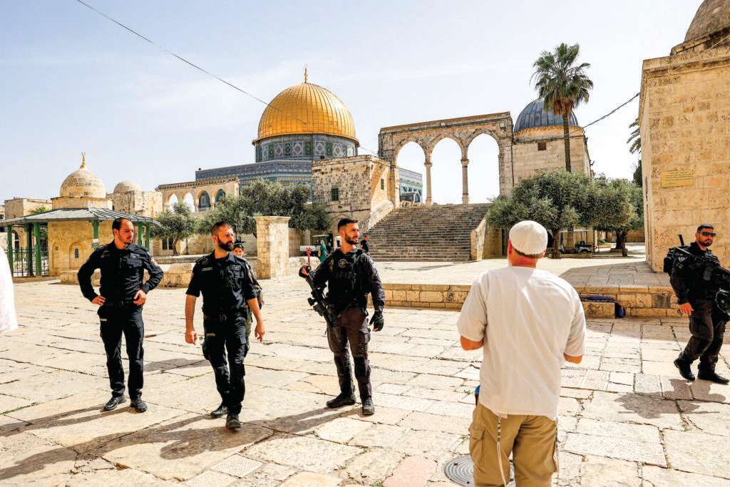 שוטרים בהר הבית. | נעמה שטרן