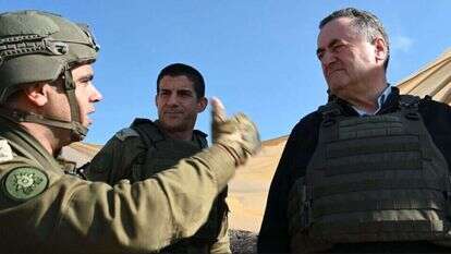 השר כץ יחד עם מאו"ג 146. תא"ל יפתח נורקין. | מתוך סרטון של דובר צה"ל