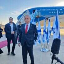 ראש הממשלה בנימין נתניהו לפני עלייתו למטוס "כנף ציון" והמראתו לוושינגטון. ארכיון | לע"מ