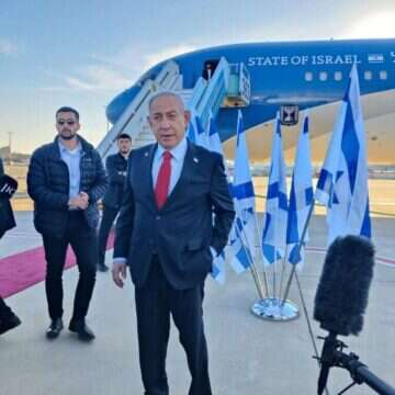 ראש הממשלה בנימין נתניהו לפני עלייתו למטוס "כנף ציון" והמראתו לוושינגטון. ארכיון | לע"מ