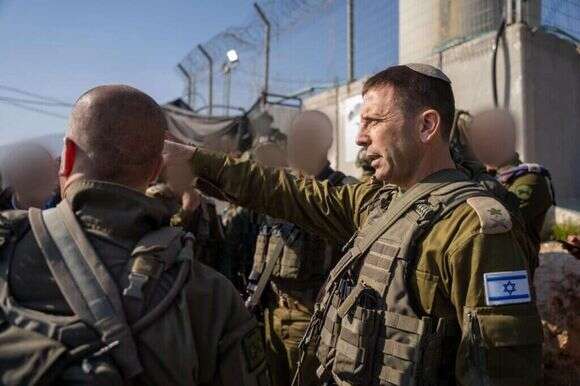 אלוף אבי בלוט בזירת הפיגוע בבקעה. | דובר צה"ל