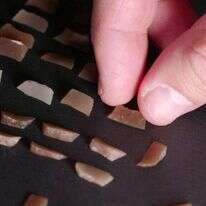 ראשי חץ שהתגלו בחפירה ומוכרים מתימן ומעומאן. | אמיל אלג'ם, רשות העתיקות