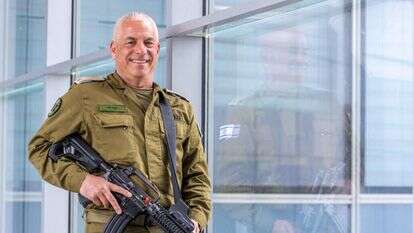 אל"מ פיני לוי. | יוסי אלוני