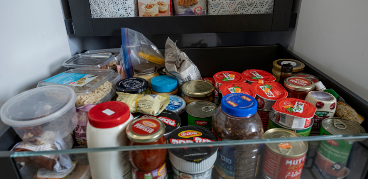 המזווה של משפחת ממן, | נעמה שטרן