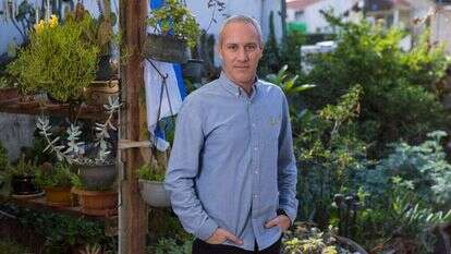 "אנשים מתבלבלים ומפרשים אדיבות או מתינות עם עדינות ורכות". ח"כ חילי טרופר בדירתו בשדרות. | לירון מולדובן "אנשים מתבלבלים ומפרשים אדיבות או מתינות עם עדינות ורכות". ח"כ חילי טרופר בדירתו בשדרות. | לירון מולדובן