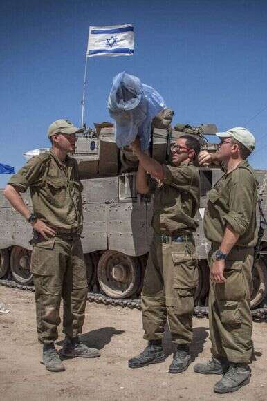 מילואימניקים בשטחי כינוס. | אלברט סדיקוב, פלאש 90 מילואימניקים בשטחי כינוס. | אלברט סדיקוב, פלאש 90