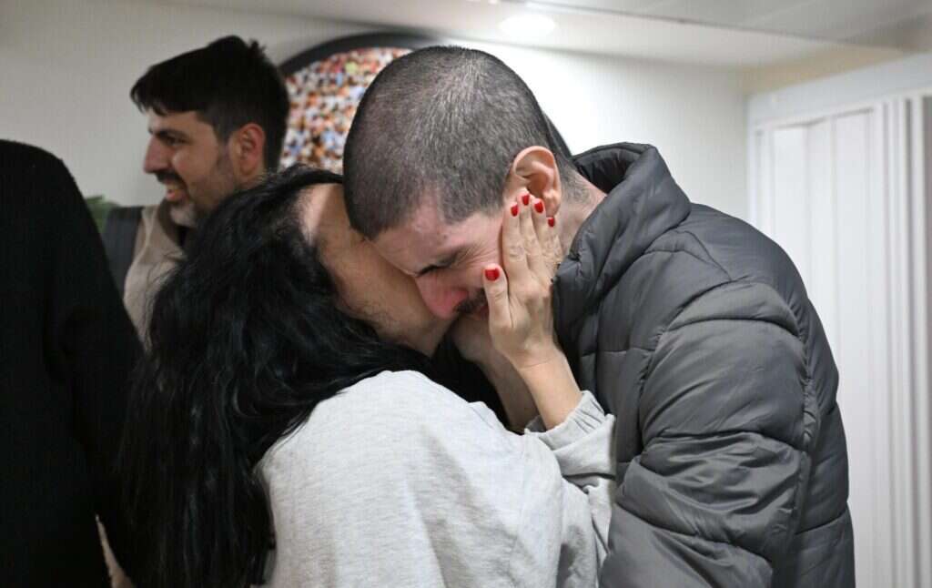 אור לוי במפגש המרגש עם בני משפחתו, עם הגעתו לבית החולים שיבא. | חיים צח, לע"מ