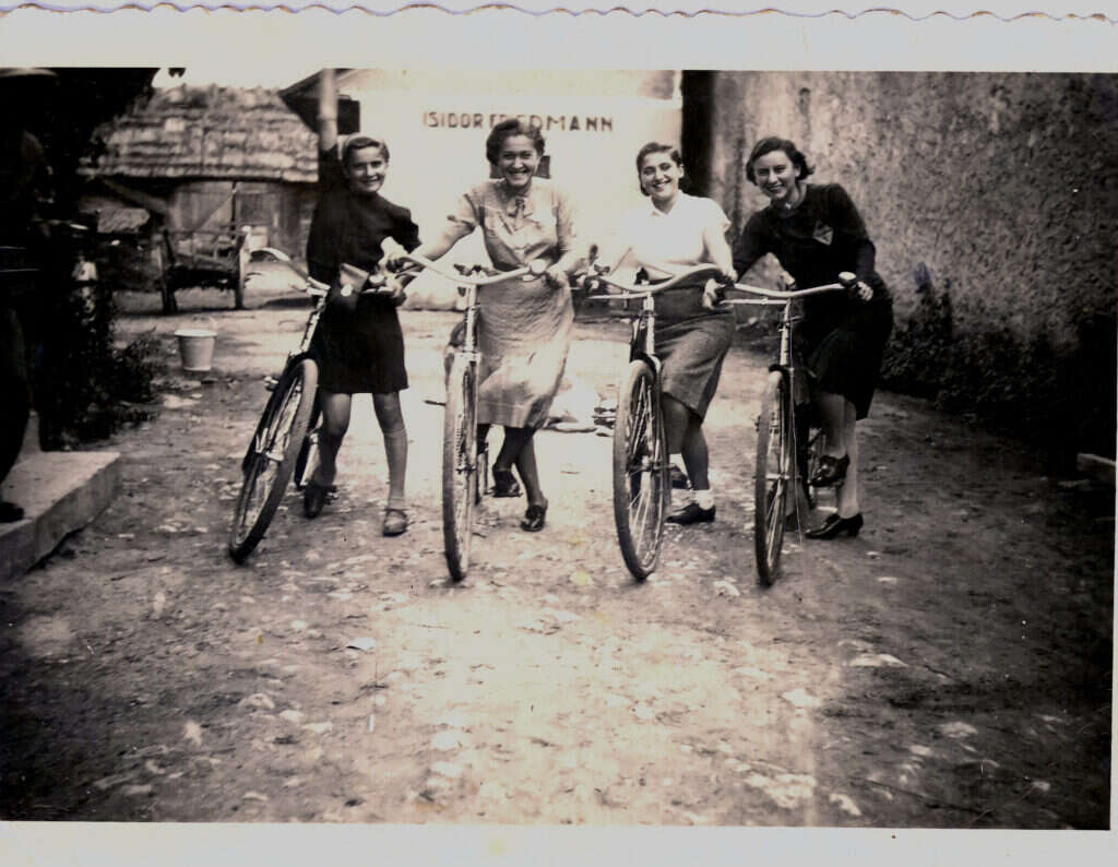 999 נשים צעירות. | באדיבות הוט 8 999 נשים צעירות. | באדיבות הוט 8