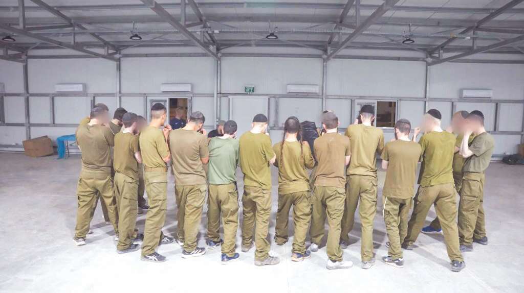 טירונים חרדים בחטיבת החשמונאים באימוני קרב מגע. | דובר צה"ל טירונים חרדים בחטיבת החשמונאים באימוני קרב מגע. | דובר צה"ל