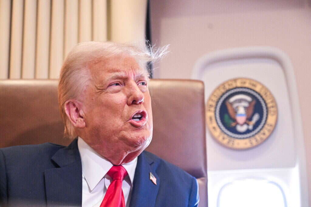 נשיא ארה"ב דונלד טראמפ על מטוס "אייר פורס 1". | AFP