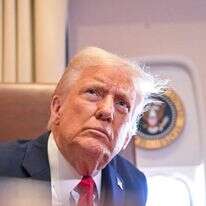 נשיא ארה"ב דונלד טראמפ על מטוס "אייר פורס 1". | AFP