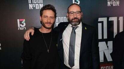 השחקן מיכאל אלוני (שמאל) ושגריר ארגנטינה בישראל, הרב שמעון אקסל ואחניש. | רפי דלויה השחקן מיכאל אלוני (שמאל) ושגריר ארגנטינה בישראל, הרב שמעון אקסל ואחניש. | רפי דלויה