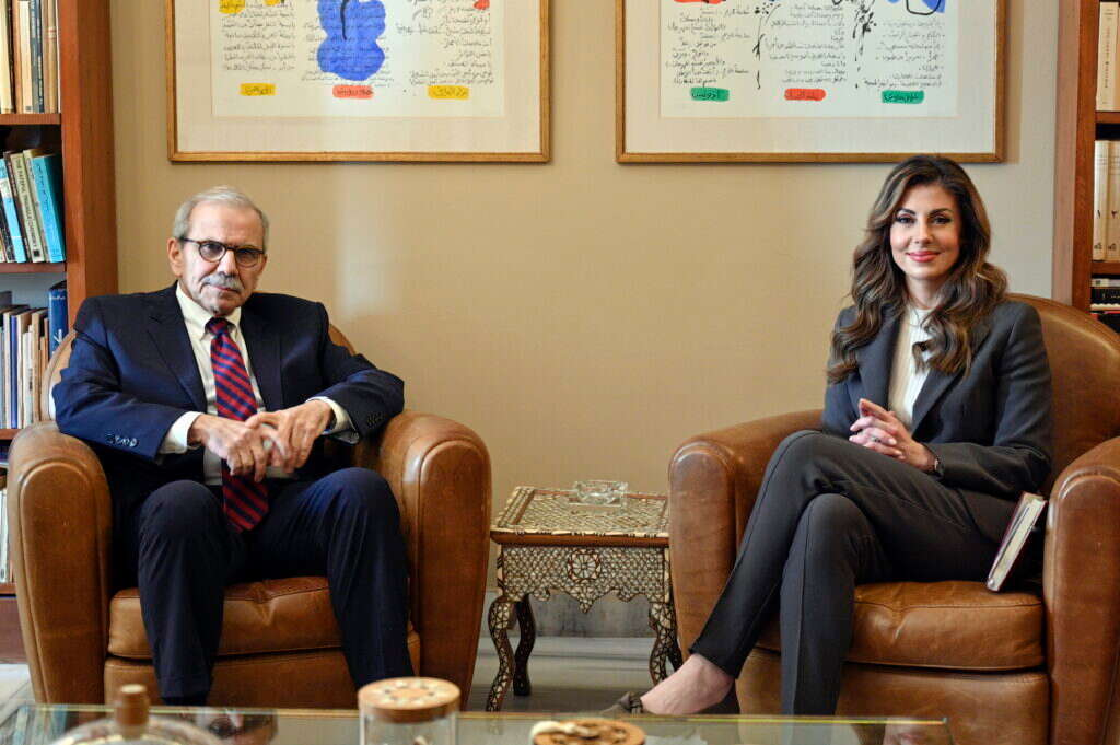 סגנית השליחה האמריקנית למזרח התיכון, מורגן אורטגוס לצד ראש ממשלת לבנון נוואף סלאם. | EPA