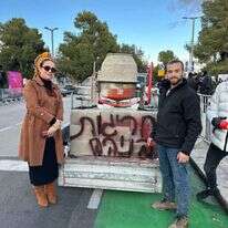 מיצג המחאה מול בית הנשיא בזמן מינוי השופט יצחק עמית לנשיא בית המשפט העליון. | אם תרצו