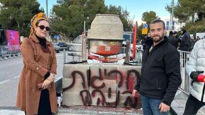 מיצג המחאה מול בית הנשיא בזמן מינוי השופט יצחק עמית לנשיא בית המשפט העליון. | אם תרצו