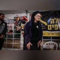 "אירוע חמוץ־מתוק". דיצה אור ביום ההולדת לאבינתן בכיכר החטופים. | אבשלום ששוני - פלאש 90