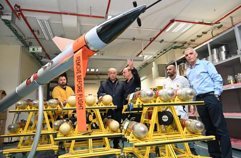 עליונות טכנולוגית ברורה וחד משמעית. נתניהו בביקור ברפאל בנובמבר 2023. | חיים צח, לע"מ עליונות טכנולוגית ברורה וחד משמעית. נתניהו בביקור ברפאל בנובמבר 2023. | חיים צח, לע"מ